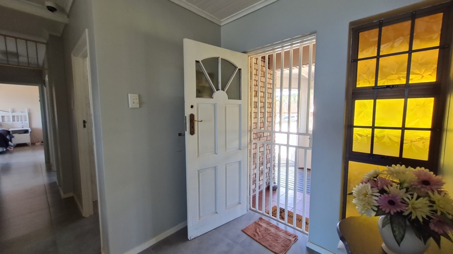 4 Bedroom Property for Sale in Dana Bay Western Cape